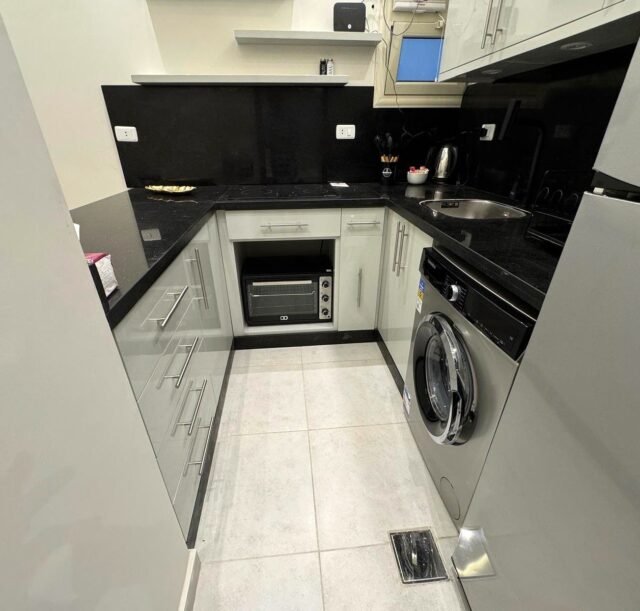 07-city-apartment-kitchen-second-angle