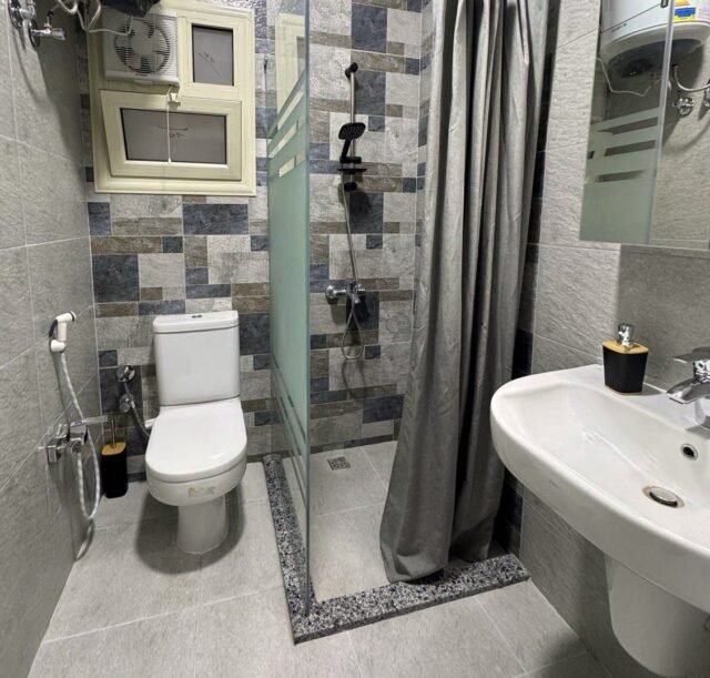 08-city-apartment-bathroom-full