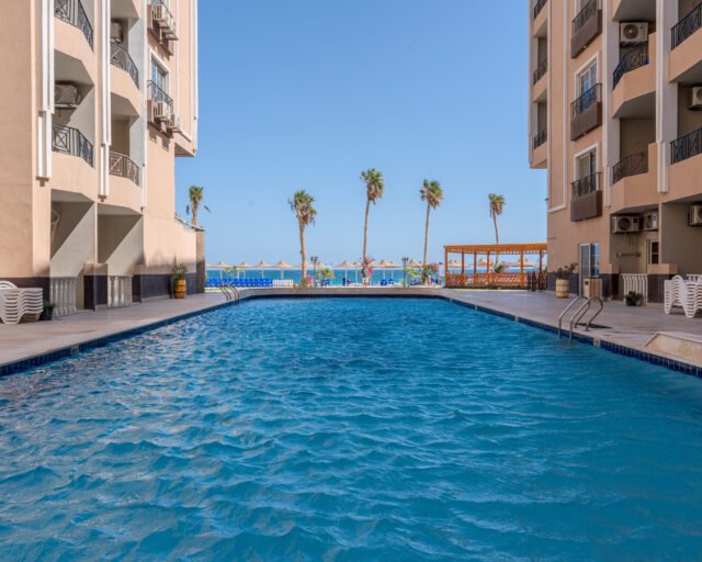 07-pool-DSC00454-768x512