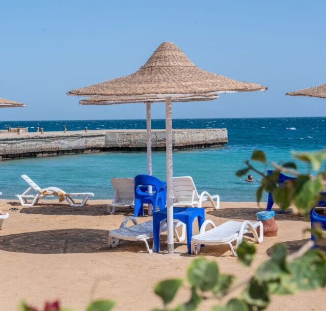 03-beach-sunbeds-umbrella