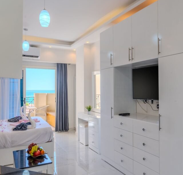 06-studio-bedroom-second-angle