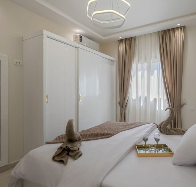 9-marina-promenade-201-hurghada-bedroom-wardrobe-mirror